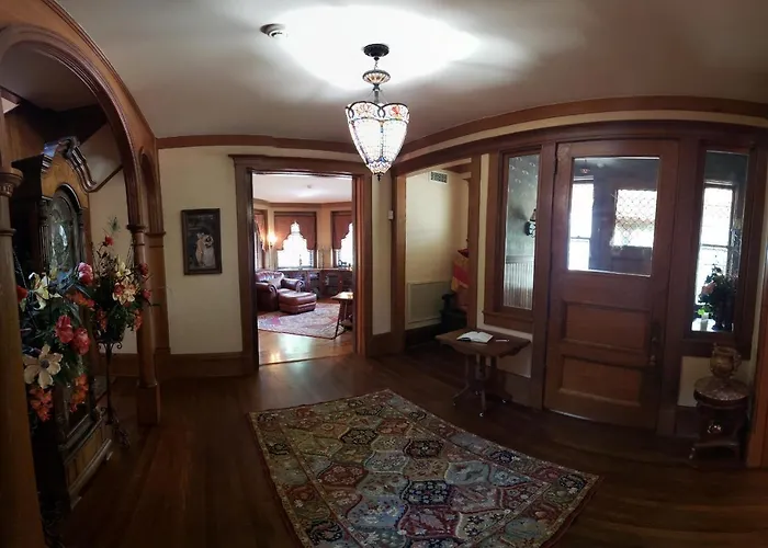 Chocolate Mansion Bed & Breakfast Sioux City