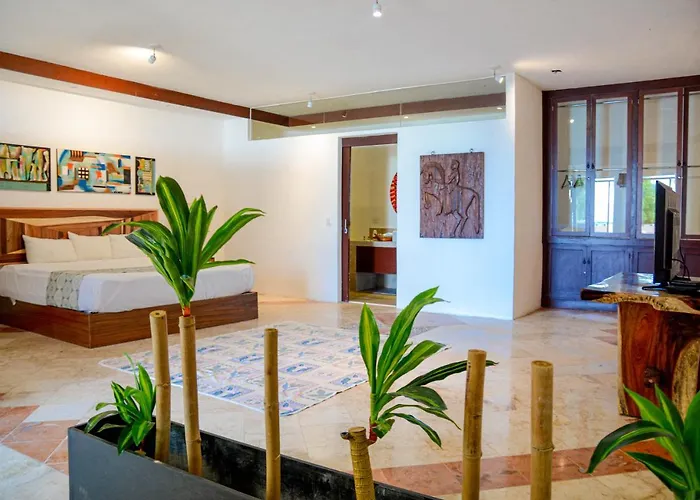La Palma Beachfront Hotel & Club Nautico Cancun
