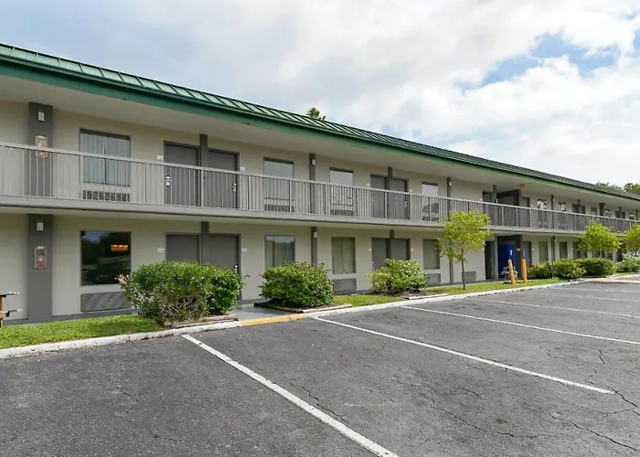 Heated Pool, Huge Tv, Waterfront Tiki Bar & Grill, Close To Beaches South Bradenton