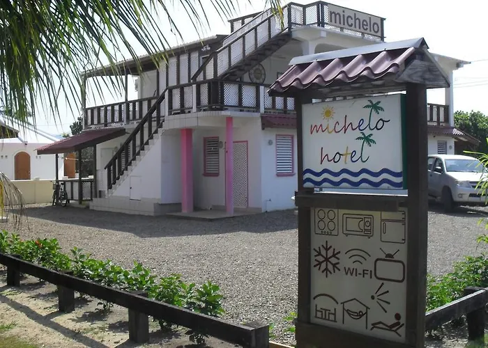 Michelo Suites Placencia