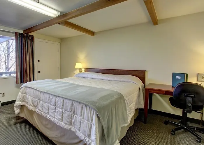 Parkwood Inn