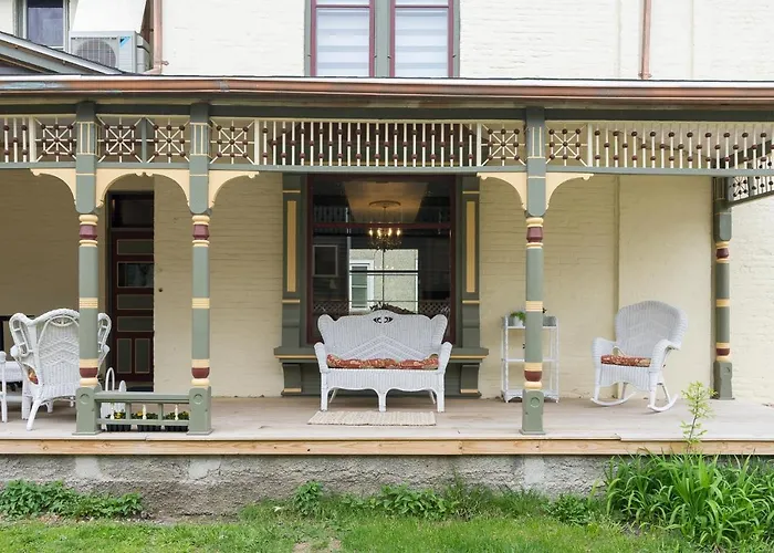 Moulin Rouge House Bed And Breakfast Mankato