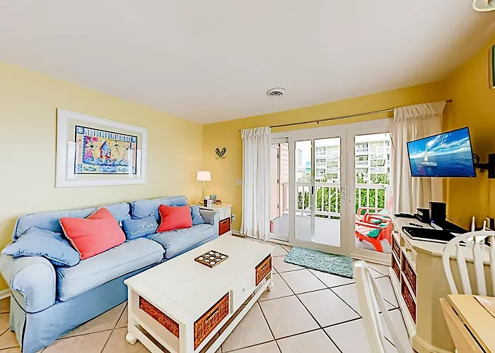 Cozy Carolina Condo | 2 Private Balconies & Pool | Short Walk To Beach