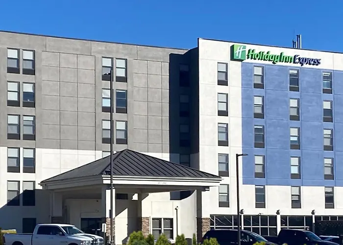Holiday Inn Express & Suites Central Omaha By Ihg