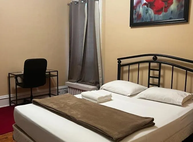 Adas Guesthouse Toronto
