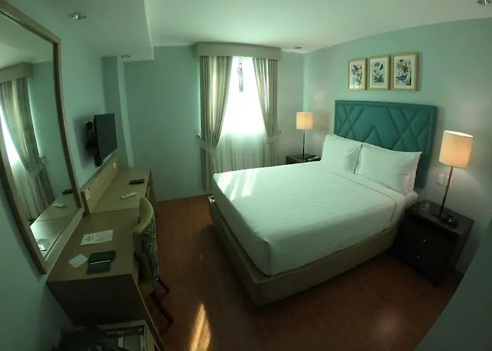 Dalian Peak Hotel