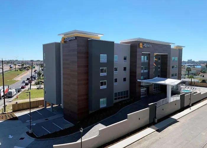 La Quinta Inn & Suites By Wyndham Galveston North At I-45