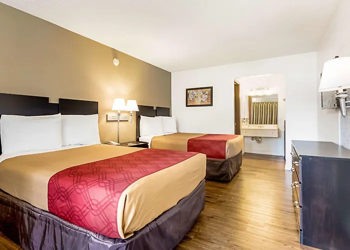Econo Lodge Airport I-35 North Farmers Branch
