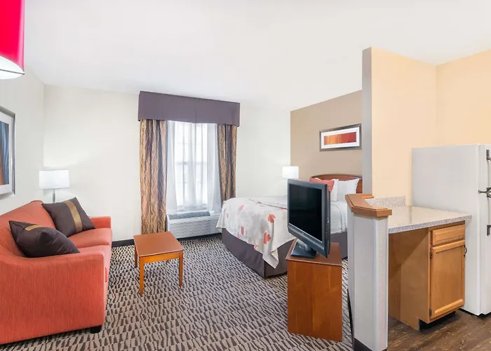 Hawthorn Suites By Wyndham Louisville North
