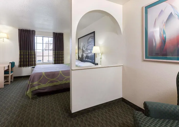 Super 8 By Wyndham Tulsa/Downtown/East