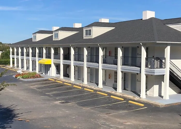 Super 8 By Wyndham Orangeburg North Motel
