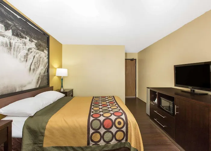 Super 8 By Wyndham Nampa Hotel