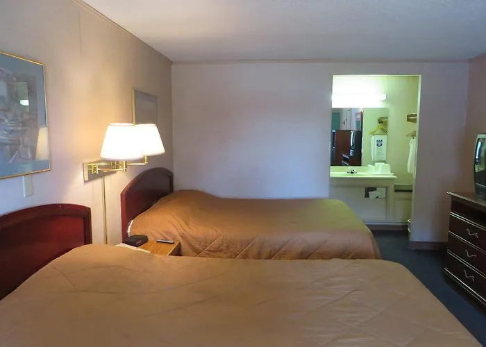 Knights Inn Canton
