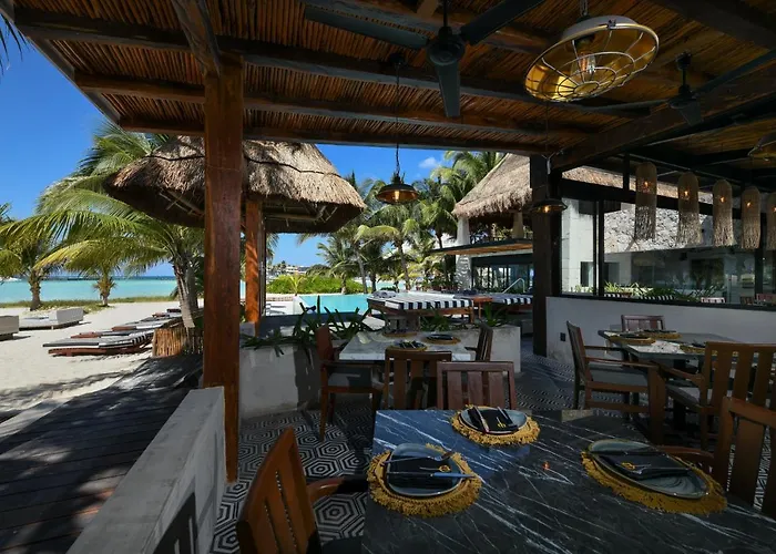 Casa Del Jaguar Beach Hotel