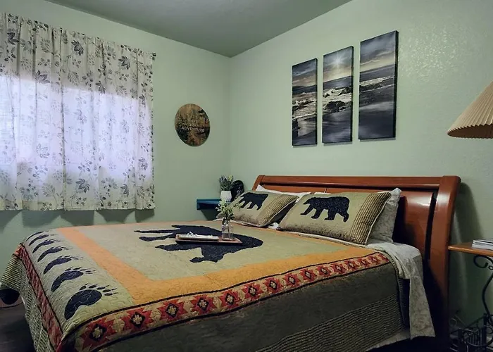 Trinity Escapes - Two Bedroom Two Bathroom Full Apartment Near Airport