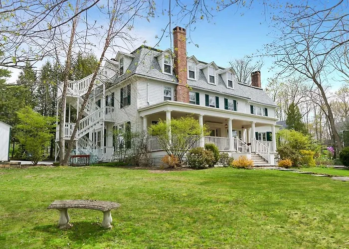 The Dewey By The Lenox Collection Bed & Breakfast