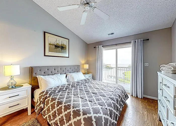 Oasis On The Bay 304