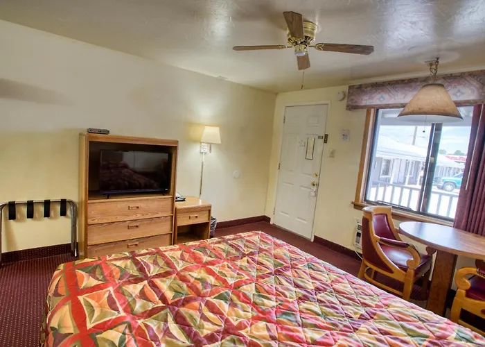 Kiva Motel Show Low
