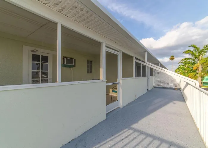 Captain'S Table Hotel By Everglades Adventures