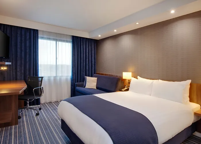 Holiday Inn Express London Heathrow T5 By Ihg
