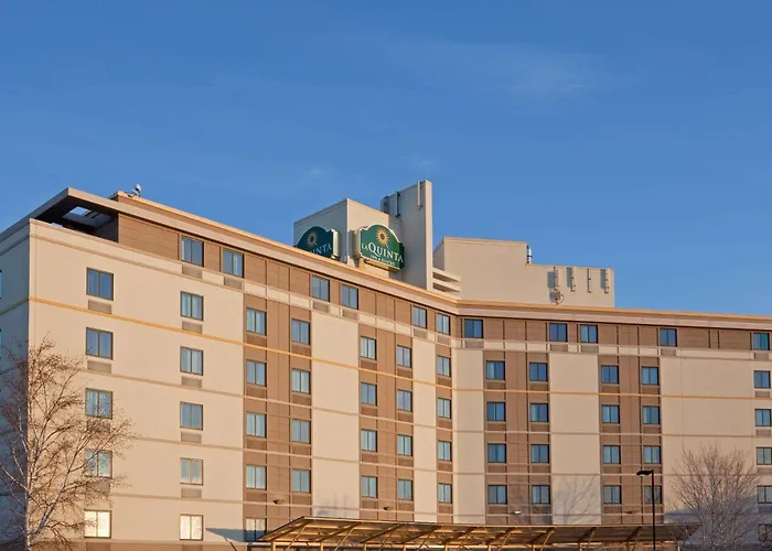 La Quinta Inn & Suites By Wyndham Boston Somerville