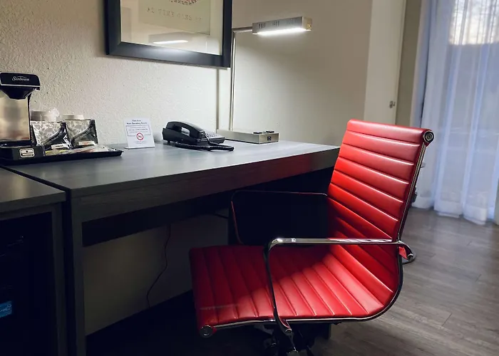 Ramada By Wyndham Tucson Airport Hotel Drexel Heights