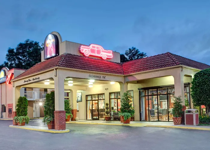 Days Inn By Wyndham Memphis At Graceland