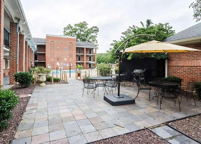 Rodeway Inn & Suites Williamsburg Central