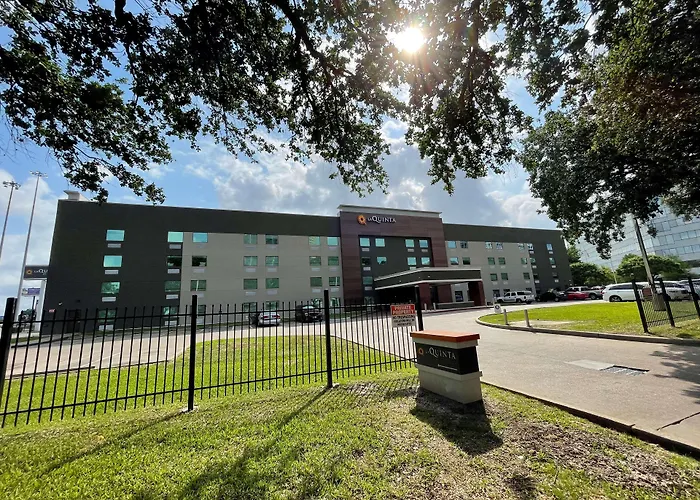 La Quinta By Wyndham Houston Southwest Hotel
