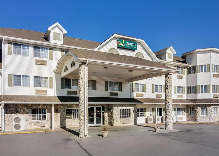 Quality Inn & Suites Lincoln Arbor