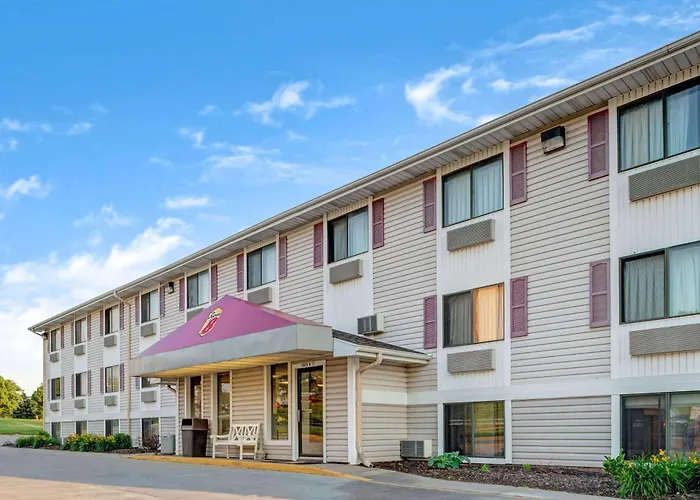 Super 8 By Wyndham Omaha I-80 West Hotel
