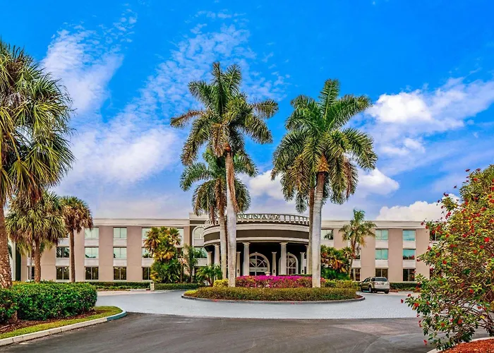 La Quinta By Wyndham Naples Downtown Hotel