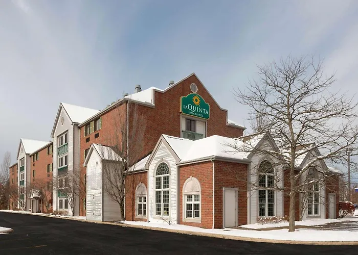 La Quinta By Wyndham Cleveland Macedonia Hotel