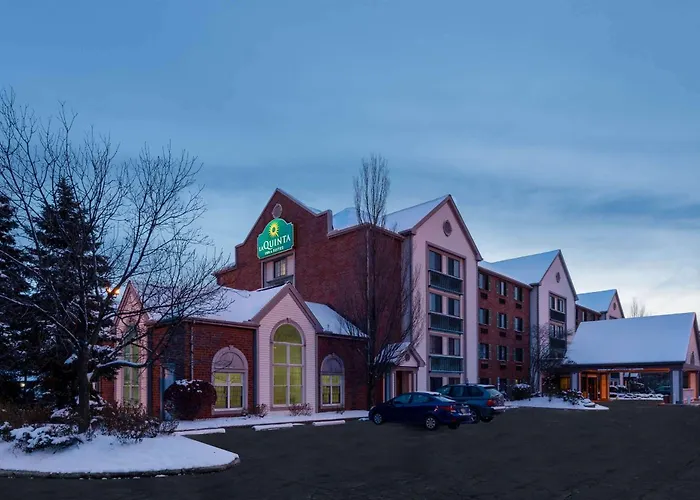 La Quinta By Wyndham Cleveland Macedonia Hotel