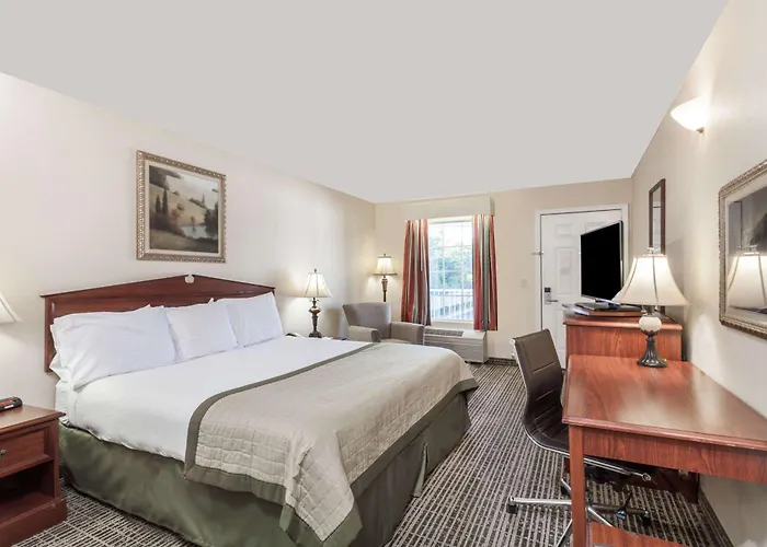 Baymont By Wyndham Hickory Hotel
