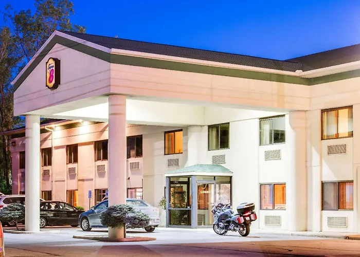 Super 8 By Wyndham Port Clinton