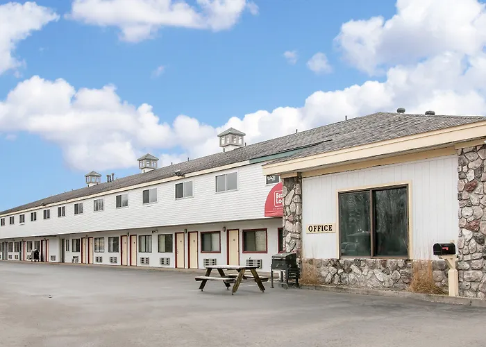 Super 8 By Wyndham Petoskey Hotel
