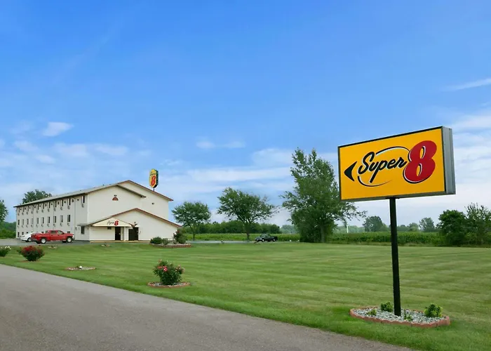 Super 8 By Wyndham Saginaw Motel