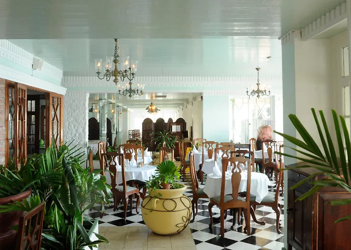 Shaw Park Beach Hotel & Spa