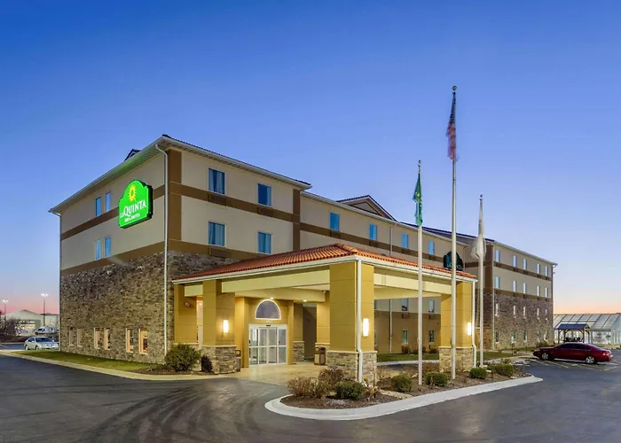 La Quinta By Wyndham Rockford Hotel
