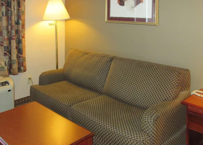 Econo Lodge Inn & Suites Manchester North