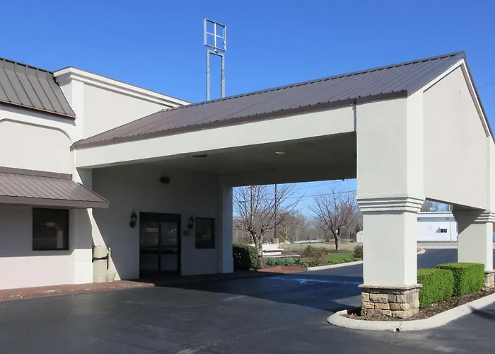 Econo Lodge Inn & Suites Manchester North