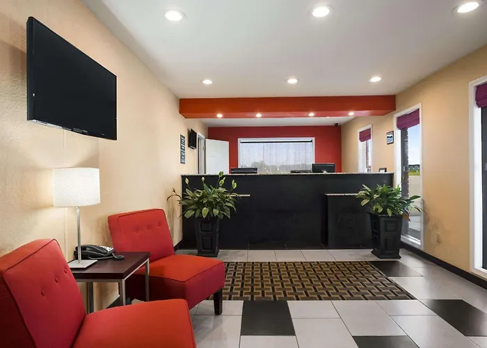 Super 8 By Wyndham Henryetta Motel
