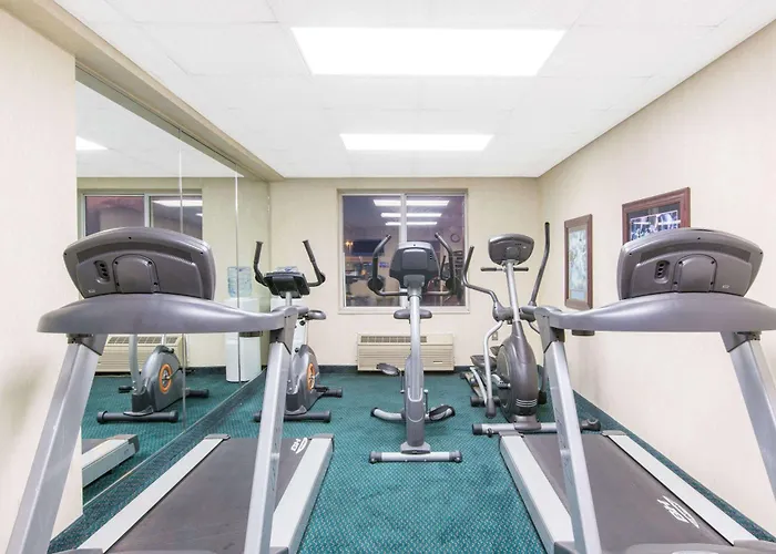 Baymont By Wyndham Jonesboro Hotel