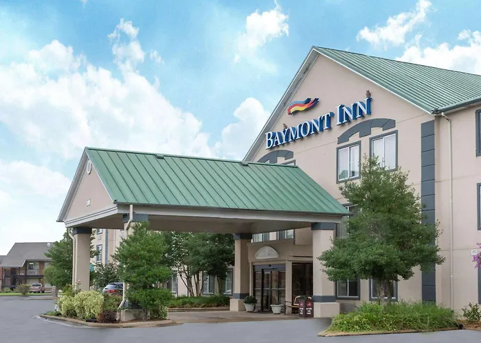 Baymont By Wyndham Jonesboro Hotel