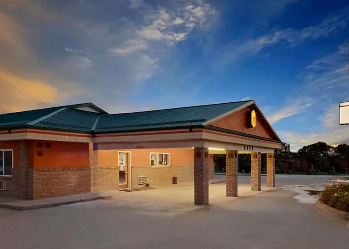 Super 8 By Wyndham Siloam Springs Motel
