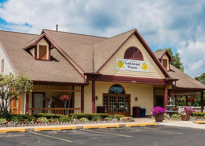 Econo Lodge & Suites Grand Rapids Airport Cascade