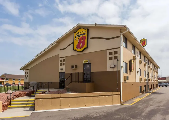 Super 8 By Wyndham Janesville