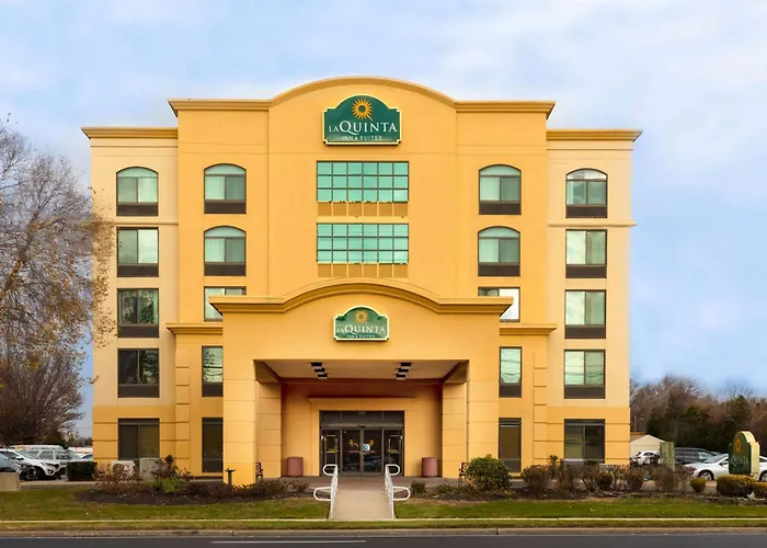 La Quinta By Wyndham Garden City
