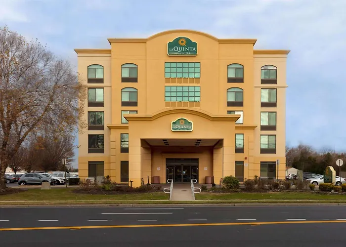 La Quinta By Wyndham Garden City